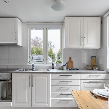 Guesthouse Close To The Beaches In Hoellviken エクステリア 写真